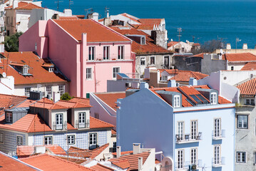 Sehenswürdigkeiten und bunte Fassaden in Lissabon Portugal