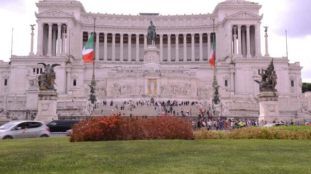 timelaps  of Altar of the Fatherland (Altare della Patria) with people and cars passing , Rome, Italy