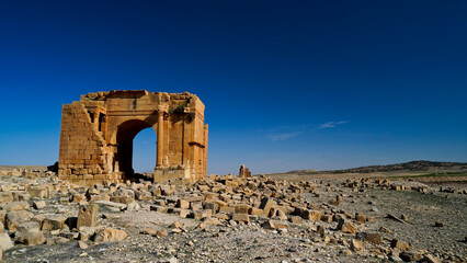 l'area archeologica dell'antico presidio militare romano di Ammaedara nei pressi della cittadina di...