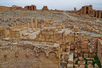 l'area archeologica dell'antico presidio militare romano di Ammaedara nei pressi della cittadina di...