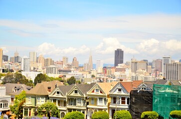 A scenic view of San Franciscos cityscape featuring the Transamerica Pyramid and Painted Ladies