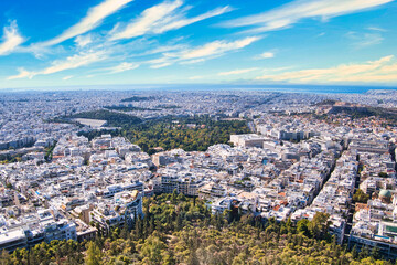Fototapeta premium リカヴィトスの丘から見た白い街並みのアテネ市内