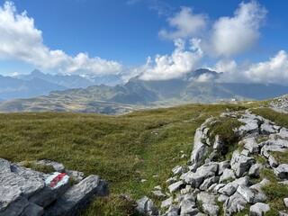 Mountaineering signposts and markings on the slopes of the Melchtal alpine valley and in the Uri Alps mountain massif, Kerns - Canton of Obwalden, Switzerland (Kanton Obwald, Schweiz)