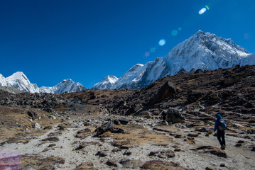 Obraz premium hiking in nepal, surrounded by Himalayas range