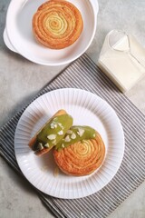 Cromboloni is modified croissant. Round puff pastry filled with cream, and glazed with white, milk chocolate or matcha. Crunchy and soft in the same time.
