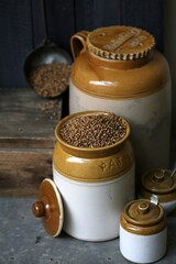 Whole Coriander Seeds in Ceramic Pot / Martabaan