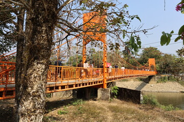Fototapeta premium Orange bridge in vang vieng laos