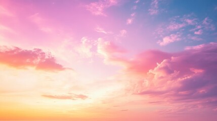 Obraz premium Dramatic Pink and Purple Cloudscape at Sunset with Soft Light and Vibrant Colors