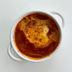 A beautifully arranged plate of healthy food, featuring fresh vegetables, lean protein, and whole grains. Perfect for diet, nutrition, and wellness concepts. Ideal for promoting healthy eating