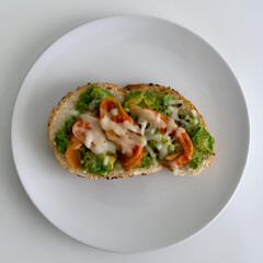 A beautifully arranged plate of healthy food, featuring fresh vegetables, lean protein, and whole grains. Perfect for diet, nutrition, and wellness concepts. Ideal for promoting healthy eating