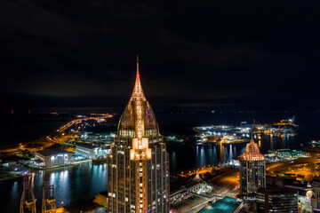 Obraz premium Downtown Mobile, Alabama at night