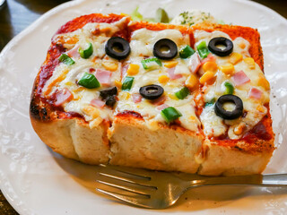 喫茶店のピザトースト