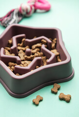 Star shaped slow feeder bowl for dogs