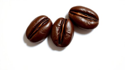 Obraz premium shiny fresh roasted coffee beans isolated on white background. 