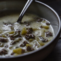 Herzhafte Hackfleisch-Lauch-Suppe – Weihnachtszeit trifft Wohlfühlküche