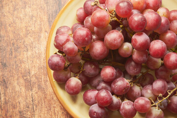 różowe winogrona 