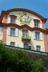 Detail des Barockschlosses auf der Insel Mainau vom Wasser aus gesehen
