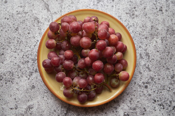 różowe winogrona 