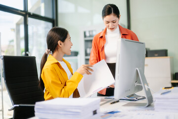 Those who work hard, win in the conference room new startup project