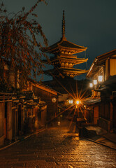 Fototapeta premium Yasaka Pagoda in Kyoto, Japan at night