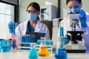 Scientist mixing chemical liquids in the chemistry lab. Researcher working in the chemical laboratory.