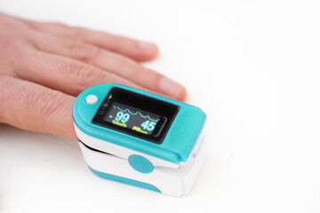 Pulse oximeter, finger digital device to measure oxygen saturation in blood on white