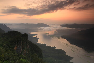 Pha Daeng Luang viewpoint in Mae Ping National Park
This scenic spot overlooks the Ping River and rolling hills.
