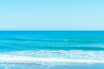 伊豆の温泉街の美しい海