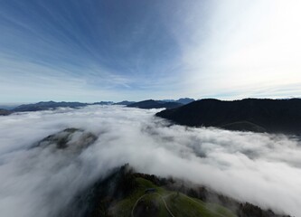 Tal im Nebel, am Heuberg in Tirol