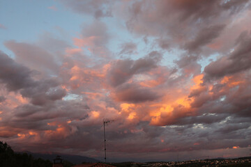 Obraz premium Blue sky with orange and pink clouds at sunset. A spectacular sky.