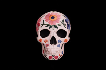 Fototapeta premium Floral Skull on Dark Backdrop: A decorated skull adorned with a vibrant array of colorful flowers. This image captures the essence of artistic expression and cultural symbolism.