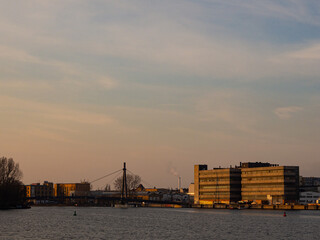 Blick über Spree bei Sonnenuntergang