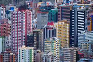 Obraz premium La paz, Bolivia 11 november 2024 - panoramic view of la paz city, bolivia. High quality photo, modern city with cabin 