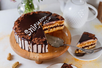 Snickers cake with caramel, peanuts and buttercream.