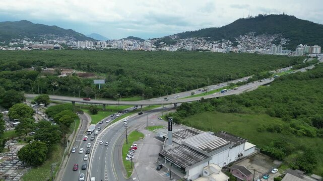 Avenida da Saudade Cemit&eacute;rio do Itacorubi SOS C&aacute;rdio Rodovia SC 401 Florian&oacute;polis Santa Catarina Tr&acirc;nsito Infraestrutura Paisagem Urbana Viaduto Mobilidade Urbana Transporte Arquitetura Hospital Via E