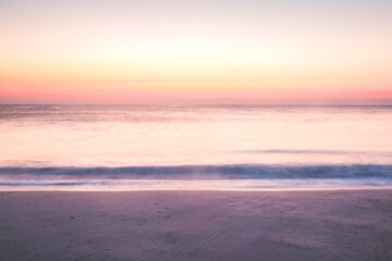 Tranquil Ocean Sunrise Photos – Serene Seascapes, Golden Hour Waves & Peaceful Coastal Horizons