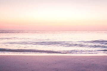 Tranquil Ocean Sunrise Photos – Serene Seascapes, Golden Hour Waves & Peaceful Coastal Horizons