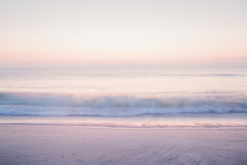Tranquil Ocean Sunrise Photos – Serene Seascapes, Golden Hour Waves & Peaceful Coastal Horizons