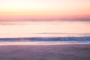 Tranquil Ocean Sunrise Photos – Serene Seascapes, Golden Hour Waves & Peaceful Coastal Horizons