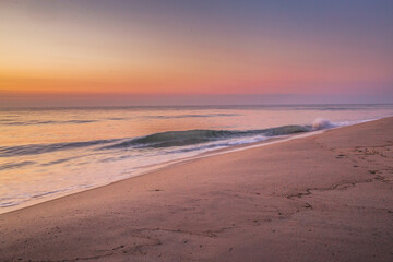 Tranquil Ocean Sunrise Photos – Serene Seascapes, Golden Hour Waves & Peaceful Coastal Horizons