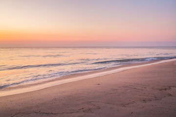Tranquil Ocean Sunrise Photos – Serene Seascapes, Golden Hour Waves & Peaceful Coastal Horizons