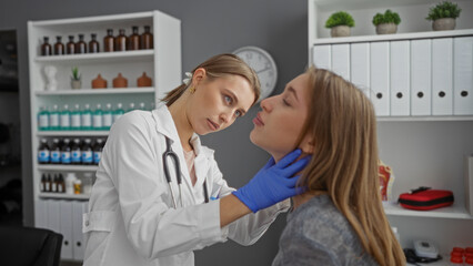 Obraz premium Doctor examining woman patient in medical clinic with professional care, showcasing a caucasian health checkup indoors with stethoscope available nearby.