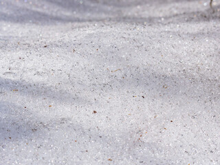 日差しに輝く残雪18