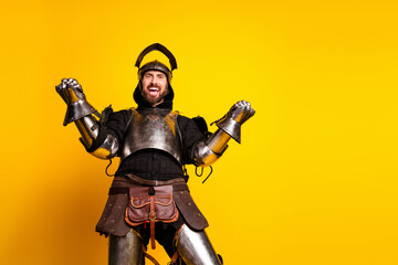 Naklejka premium Cheerful knight wearing armor on a vivid yellow background showing joyful expressions