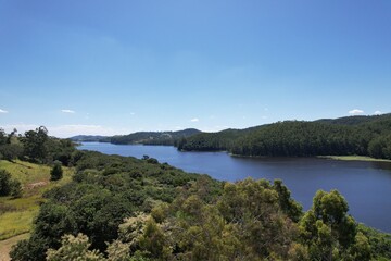 Uma paisagem na represa de Paraitinga, na cidade de Sal&eacute;s&oacute;polis, estado de S&atilde;o Paulo, Brasil, em uma imagem a&eacute;rea obtida com drone.