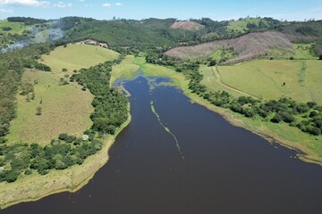 Uma paisagem na represa de Paraitinga, na cidade de Salésópolis, estado de São Paulo, Brasil, em...