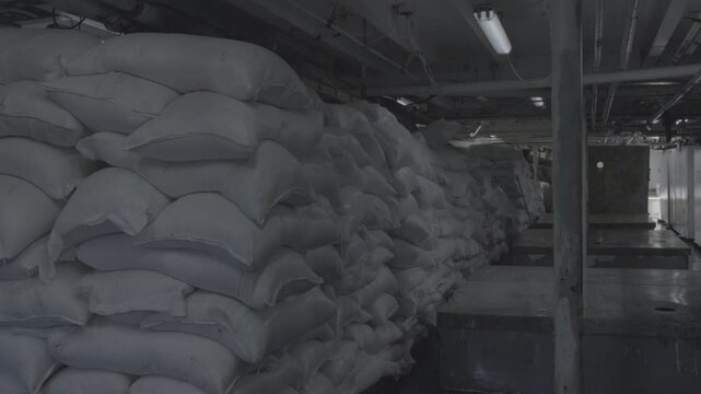 costales en bodega