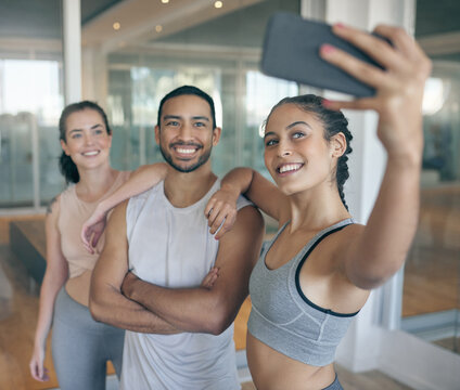 Selfie, fitness and friends workout with coach for health or sports influencer with picture for social media. Photography, group or happy people exercise at club for training or body wellness in gym