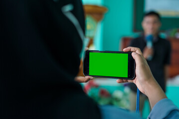 Gereen Screen Hand Phone on the stand taking photos