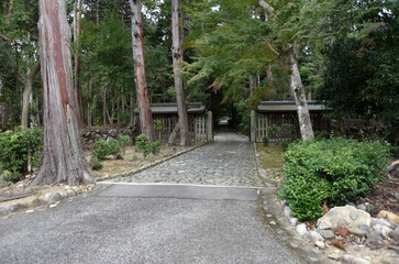天智天皇陵　参道途中の門　京都市山科区御陵
